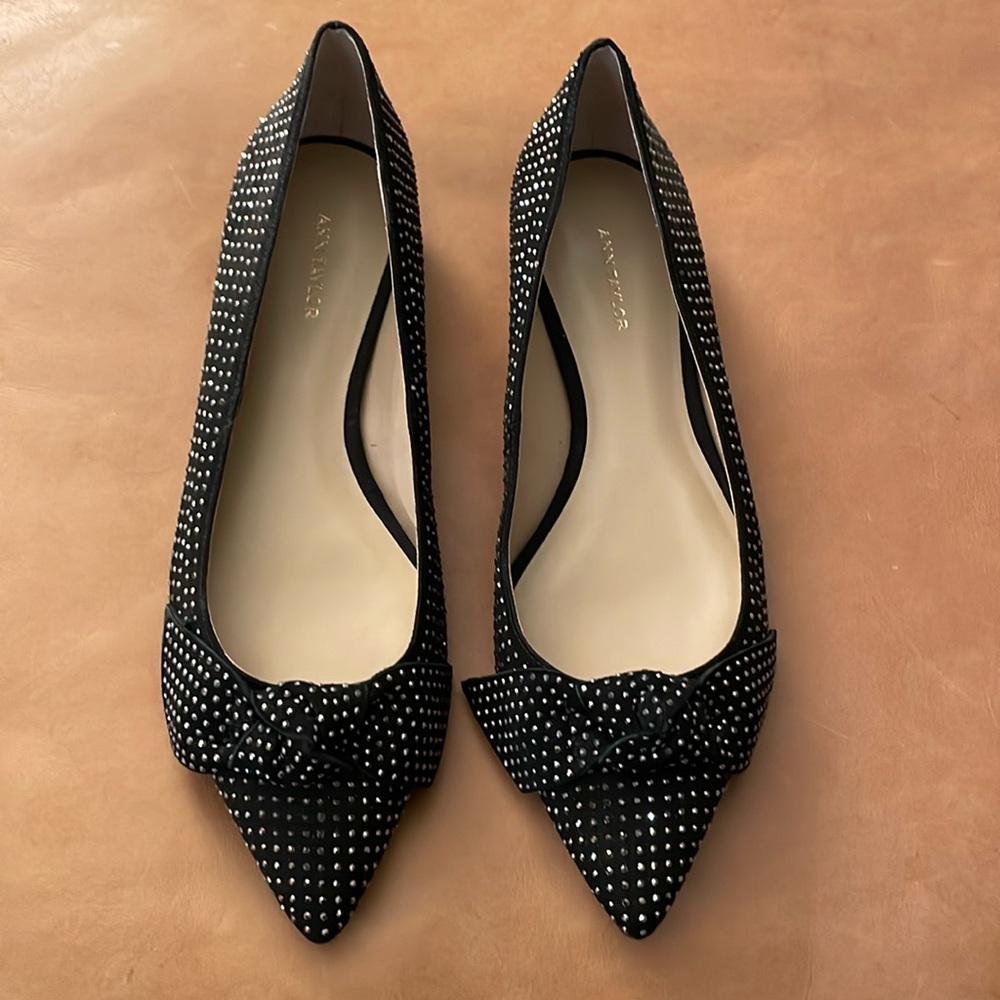 Nearly new Ann Taylor studded bow flats
